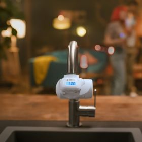 Der BRITA ON TAP Pro V-MF ist an einer Armatur in der Küche installiert